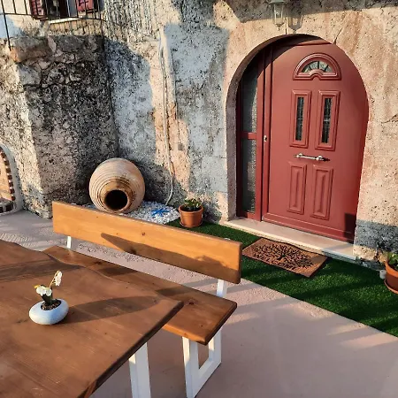 Manto's House Lefkada 度假居 *