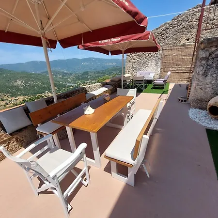 Manto's House Lefkada 度假居 *